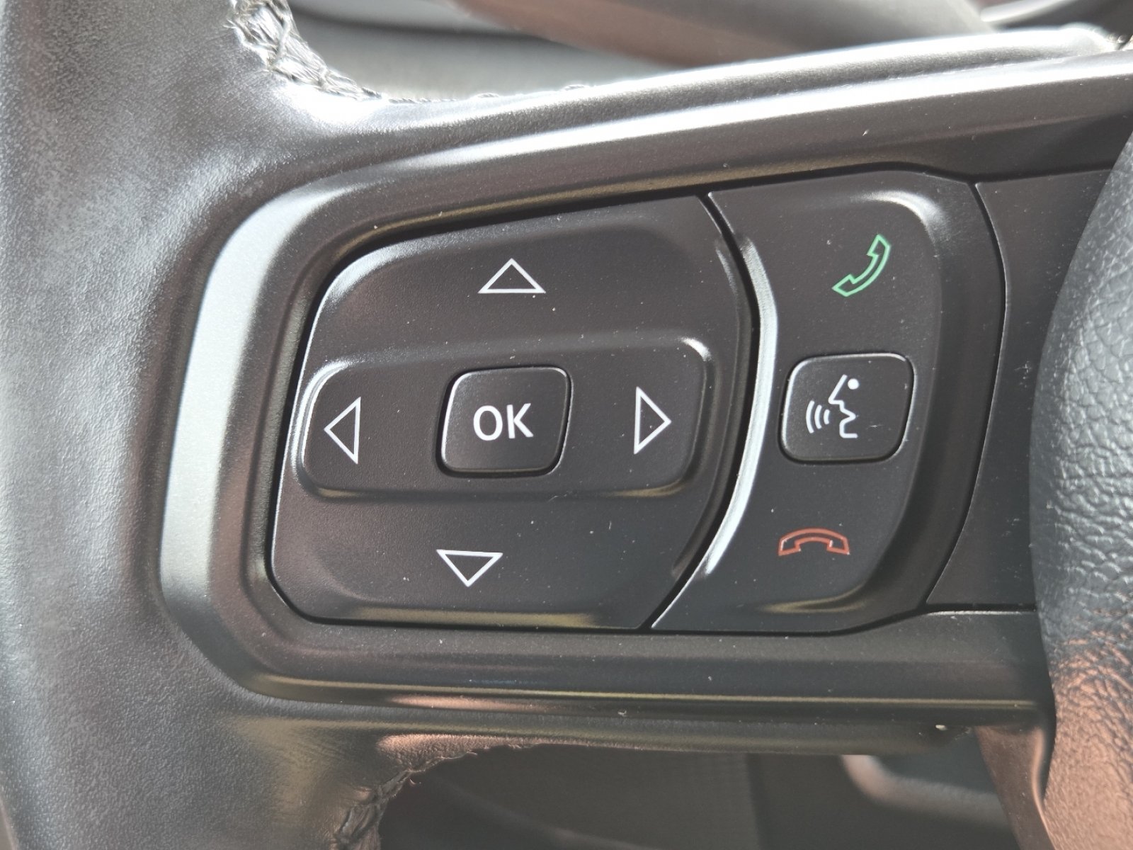 Used 2022 Jeep Gladiator Sport AWD/4WD image 11
