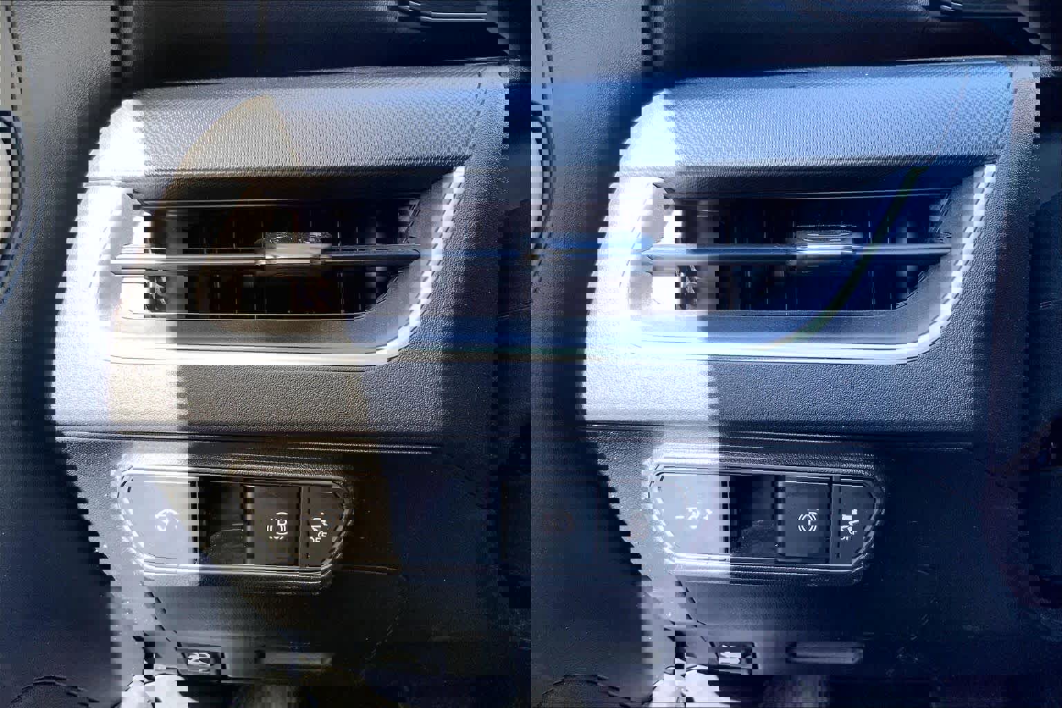 Used 2025 Kia K4 LXS image 36