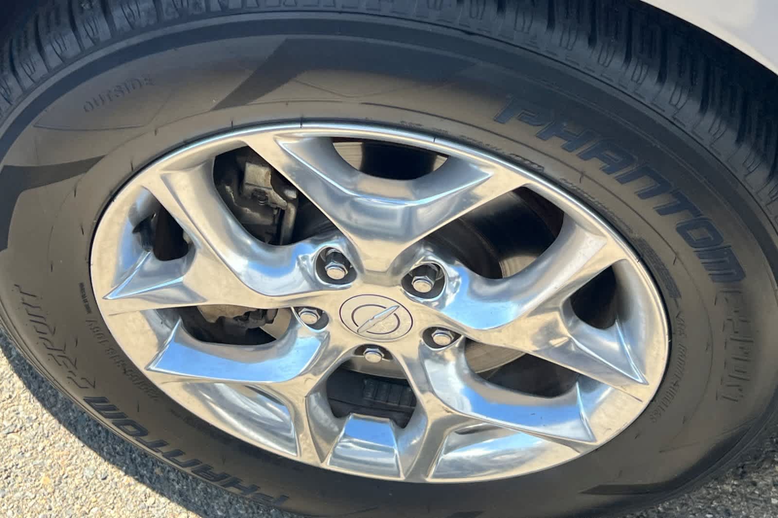 Used 2017 Chrysler Pacifica Limited w/ UConnect Theater Package FWD image 10