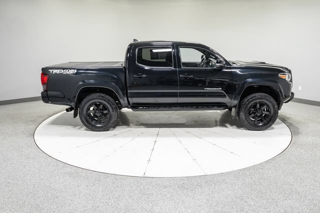 Used 2019 Toyota Tacoma TRD Sport AWD/4WD image 4