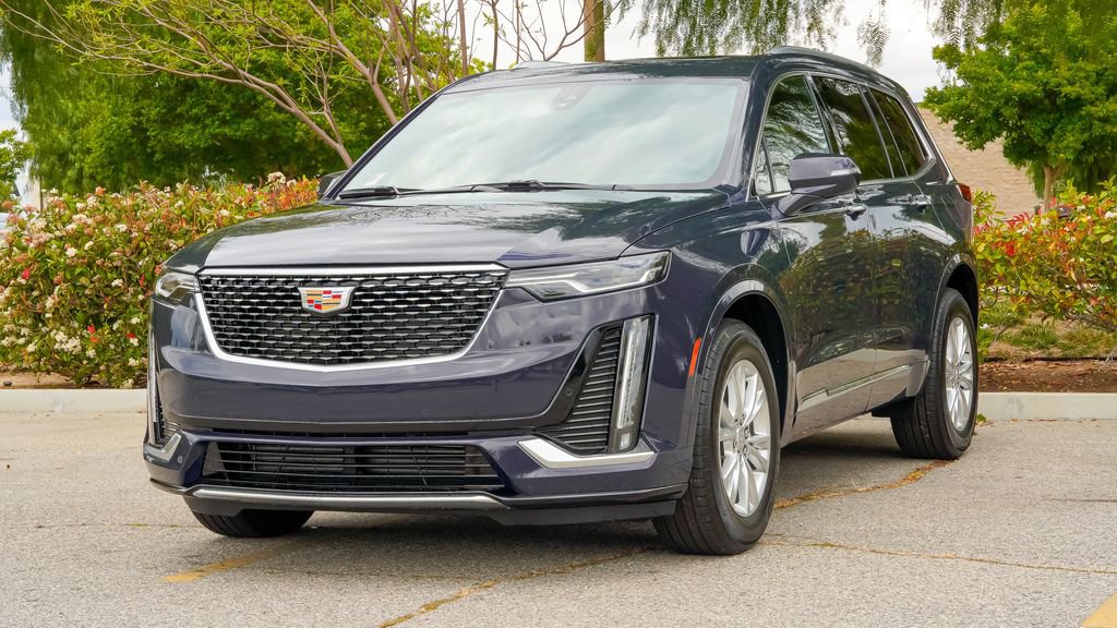 Certified 2025 Cadillac XT6 Luxury FWD image 2
