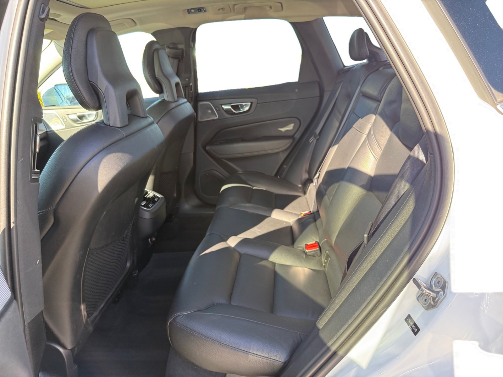 Used 2018 Volvo XC60 T6 Inscription w/ Convenience Package AWD/4WD image 16