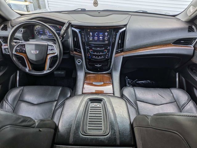 Used 2018 Cadillac Escalade Premium Luxury AWD/4WD image 17