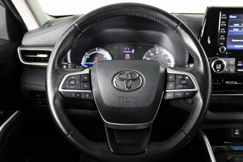 Used 2022 Toyota Highlander LE image 6