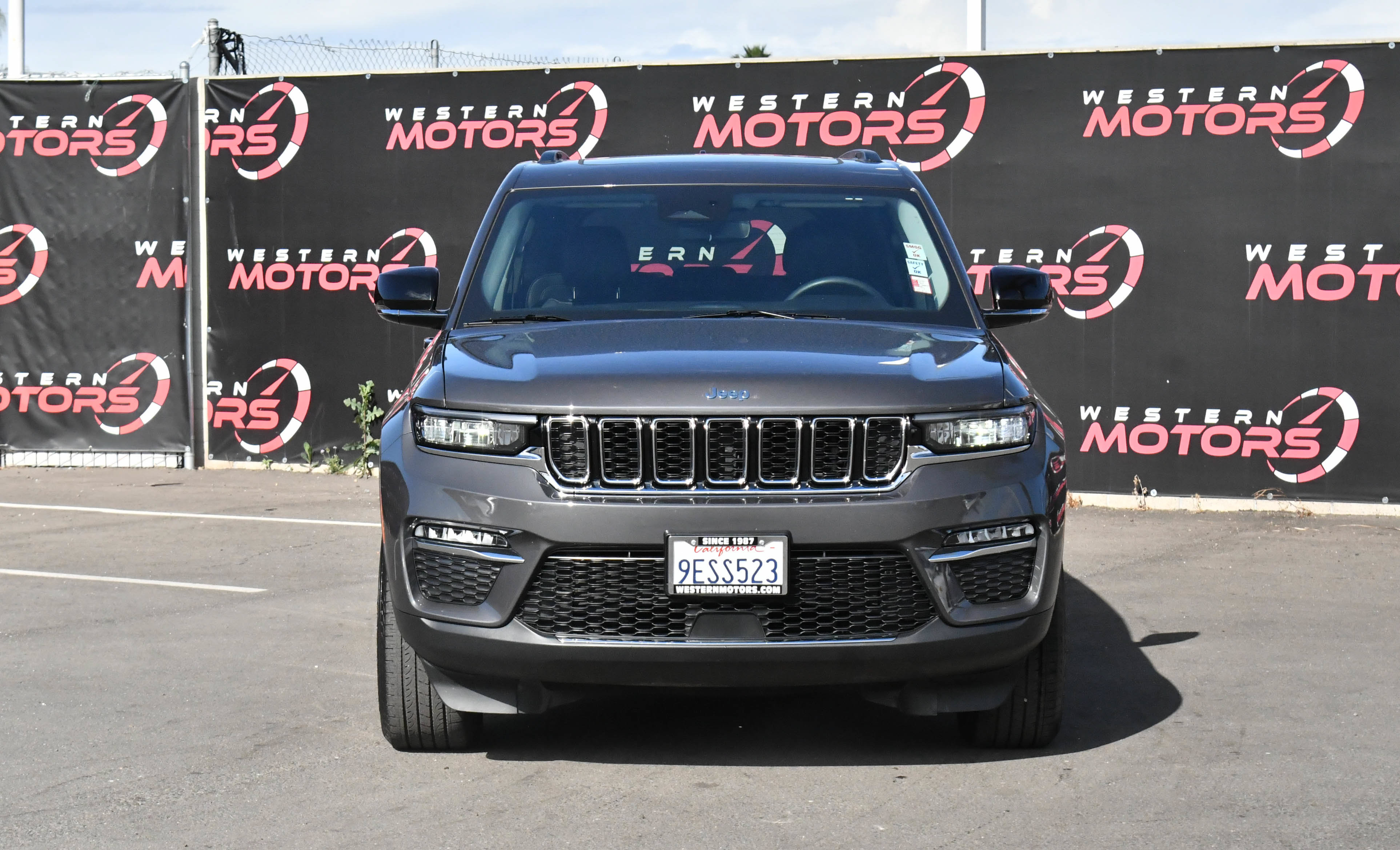 Used 2022 Jeep Grand Cherokee Limited 4xe w/ MOPAR Finishing Package AWD/4WD image 2