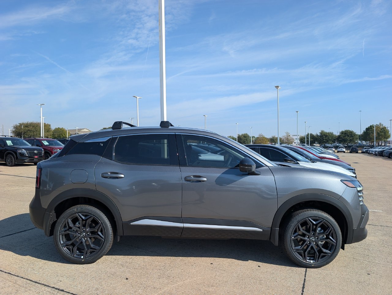 New 2027 Nissan Kicks SR FWD image 3
