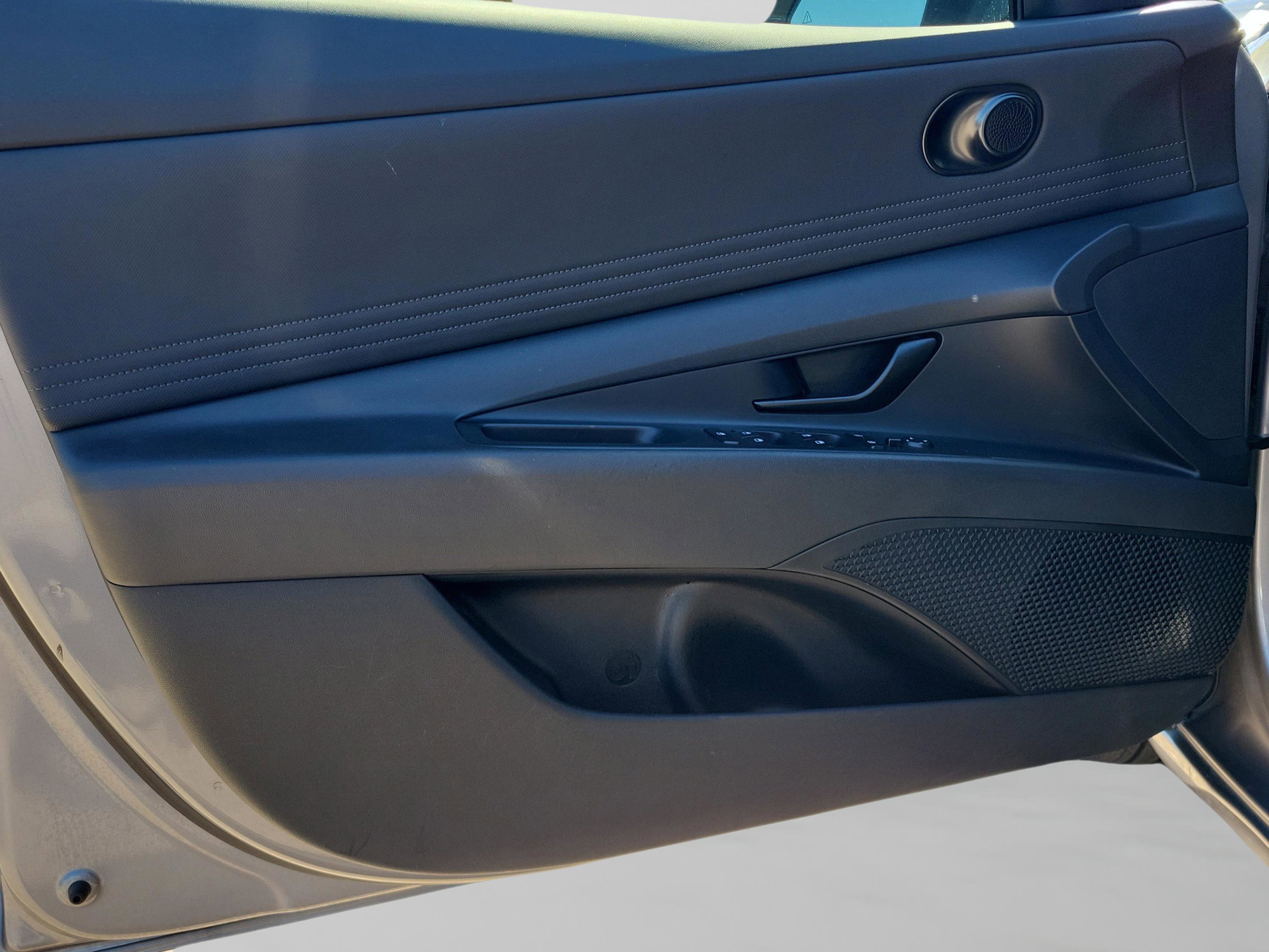 Used 2025 Hyundai Elantra Sport image 16