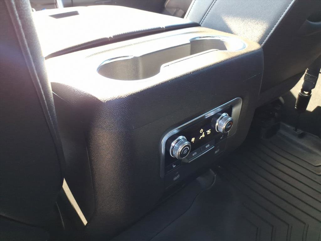 Used 2022 GMC Yukon SLT w/ SLT Premium Package image 33