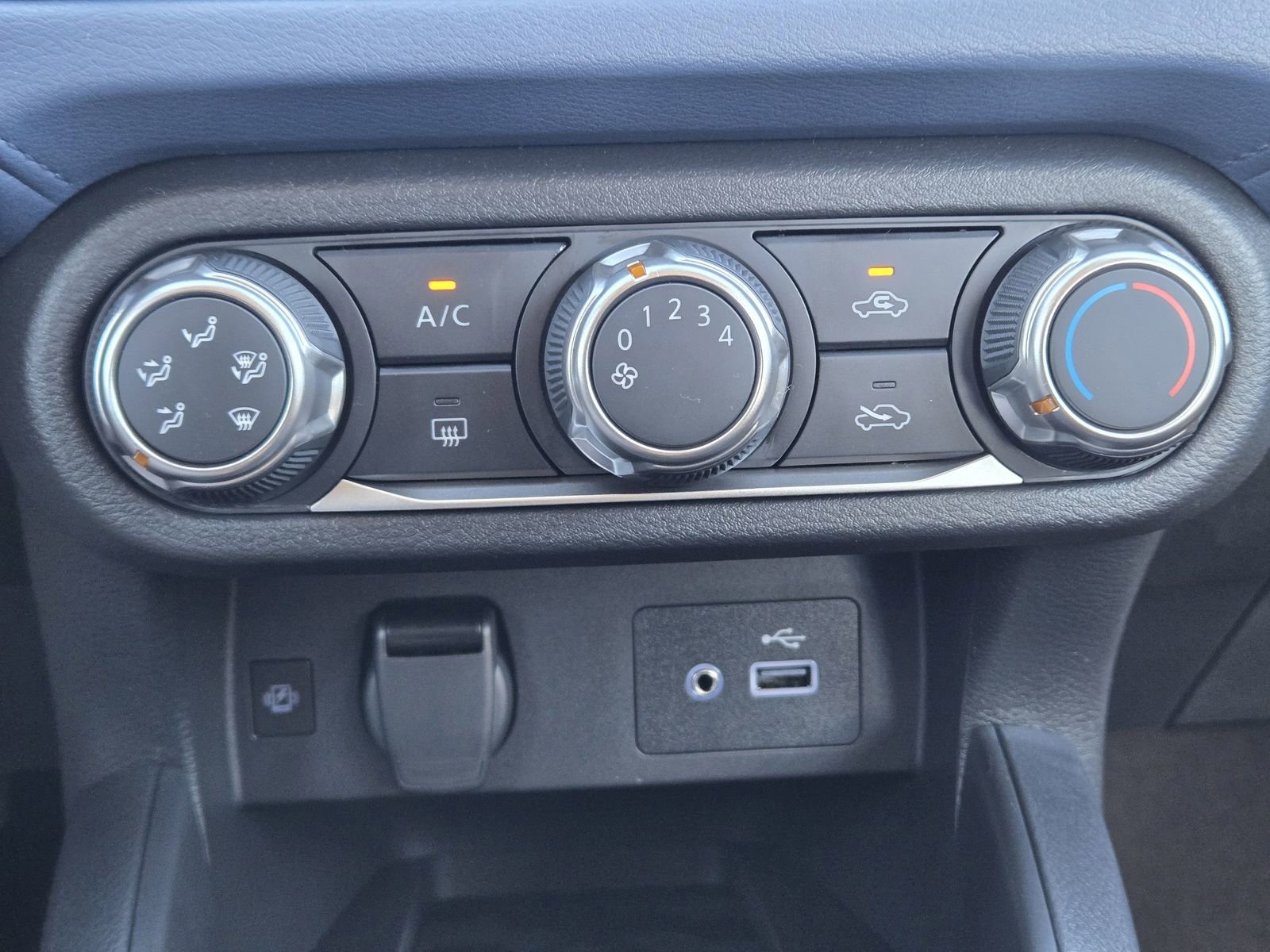 New 2025 Nissan Versa SV w/ Trunk Package image 17