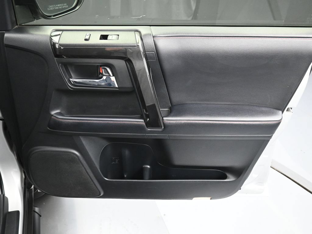 Certified 2020 Toyota 4Runner Venture w/ Moonroof Package AWD/4WD image 37