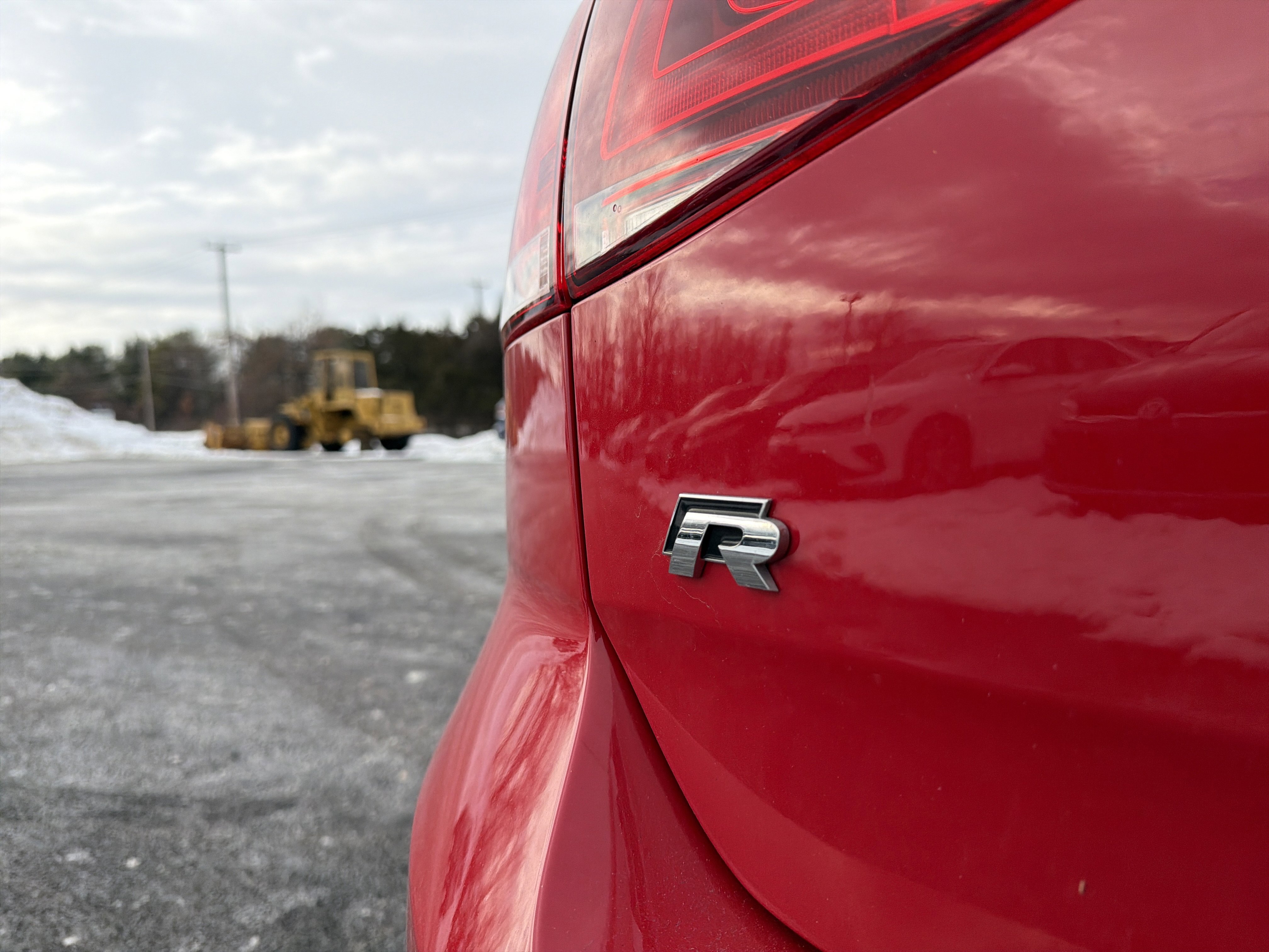 Used 2015 Volkswagen Golf R 4-Door image 32