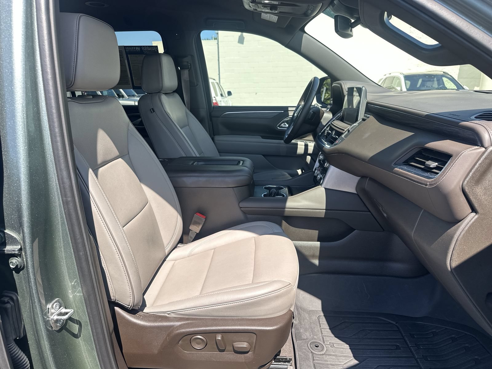 Used 2024 GMC Yukon XL SLT RWD image 22