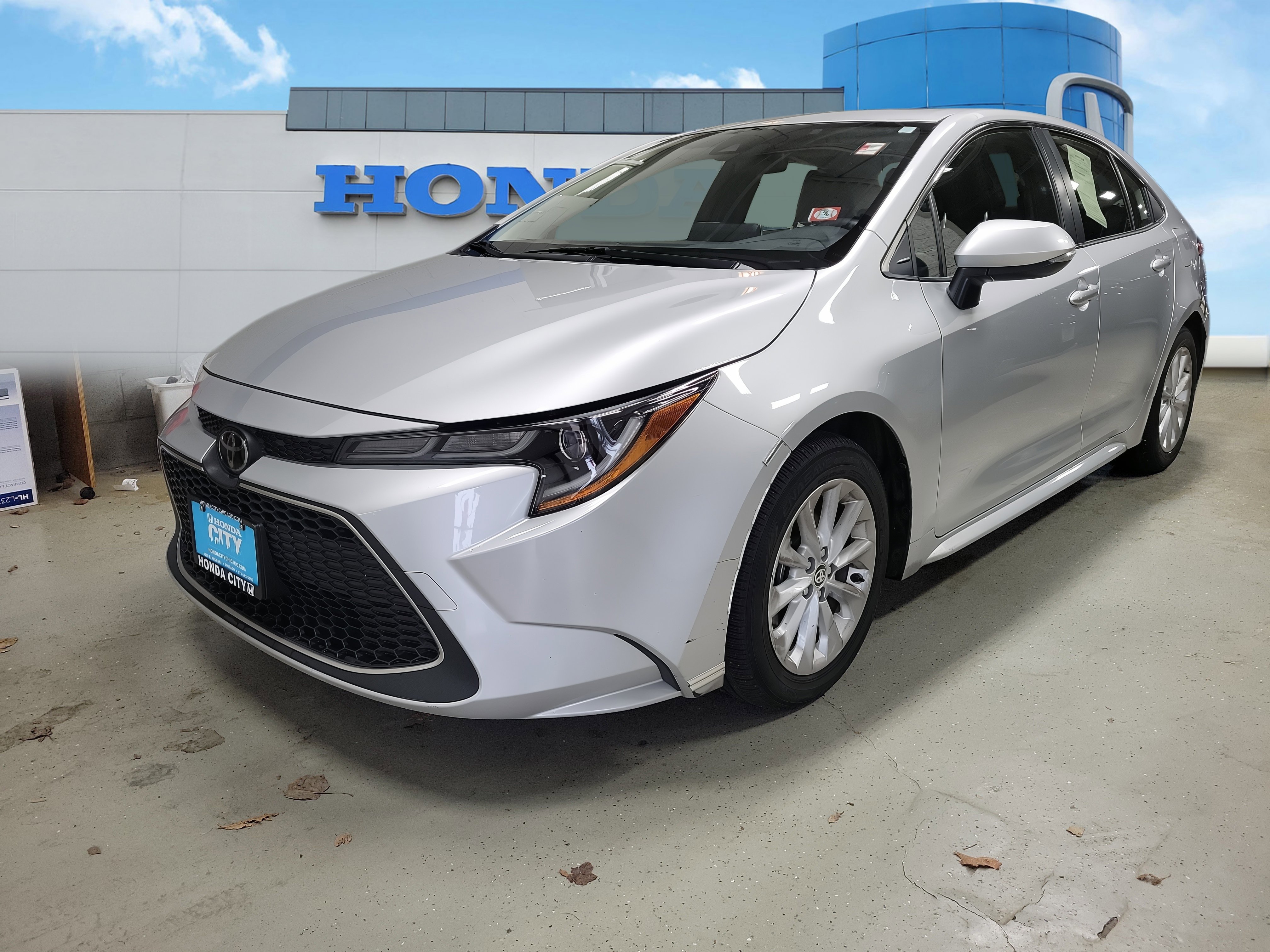 Used 2020 Toyota Corolla XLE image 2