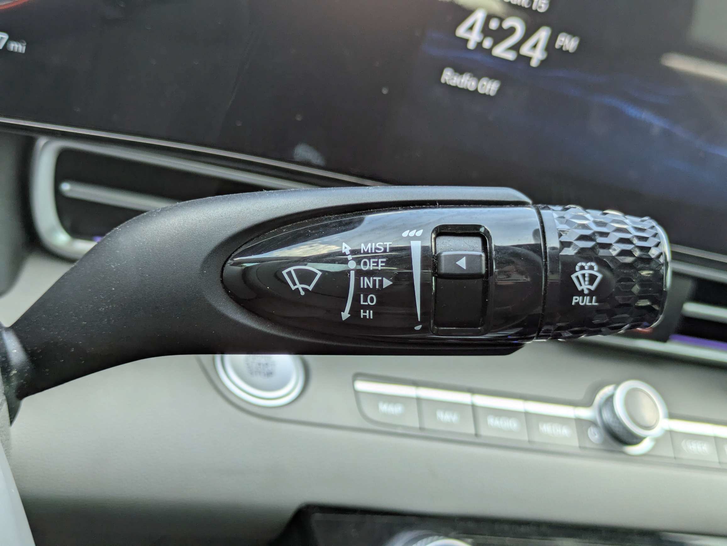 Used 2024 Hyundai Elantra SEL w/ Convenience Package FWD image 19