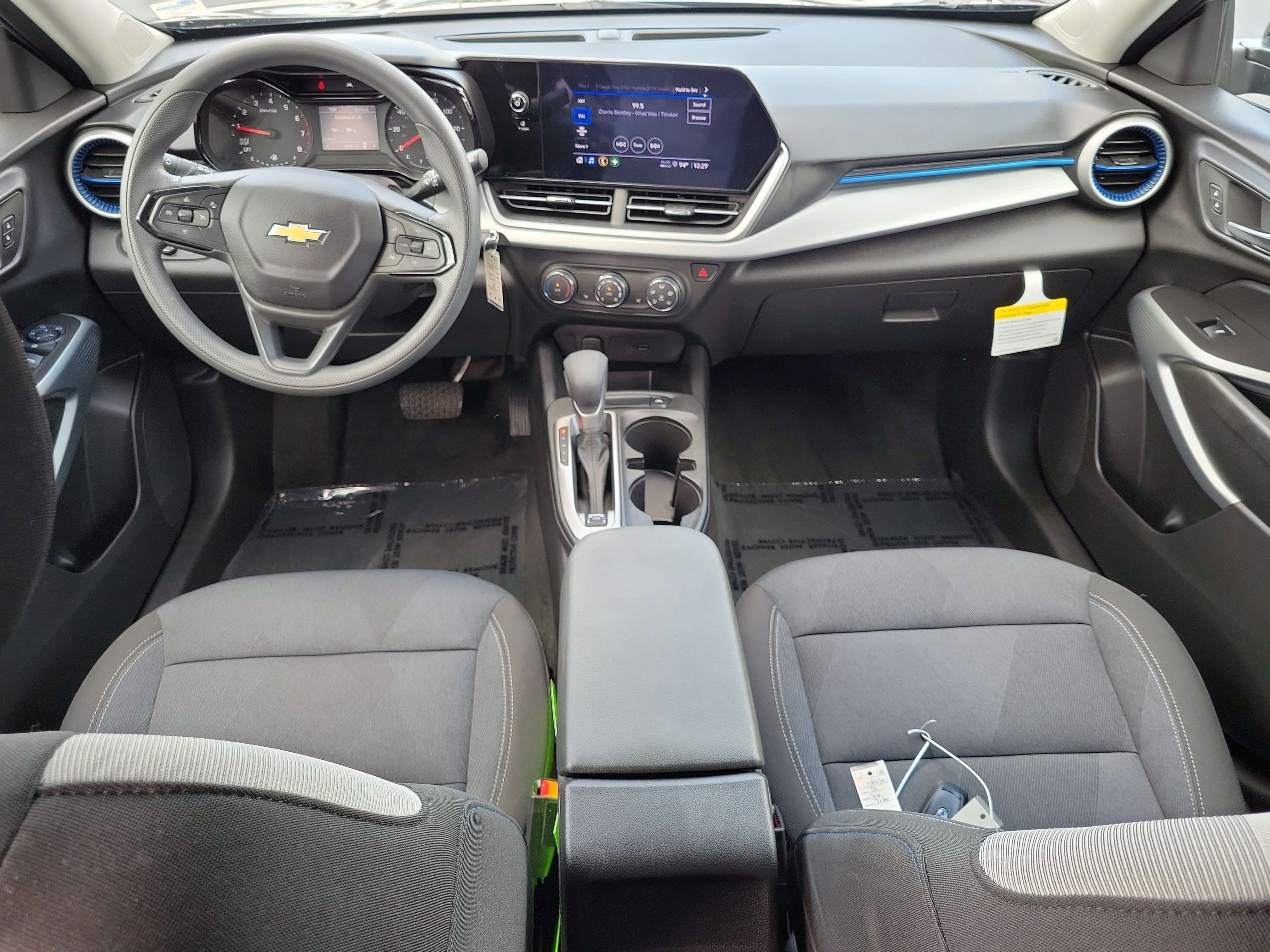 Used 2025 Chevrolet Trax LS w/ LS Convenience Package FWD image 14