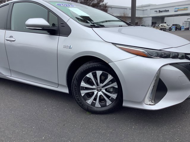 Used 2021 Toyota Prius Prime LE image 3