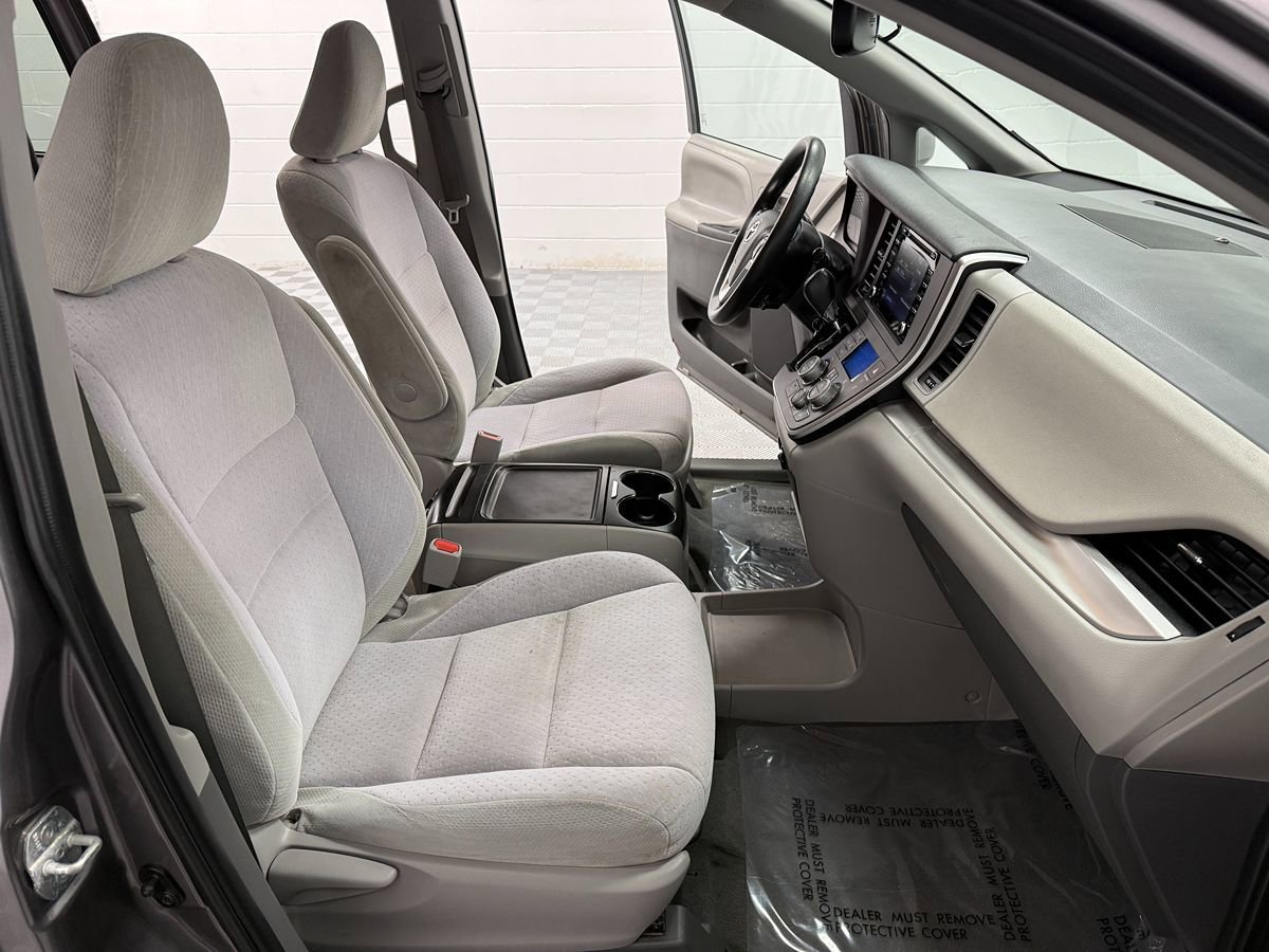 Used 2020 Toyota Sienna LE image 15