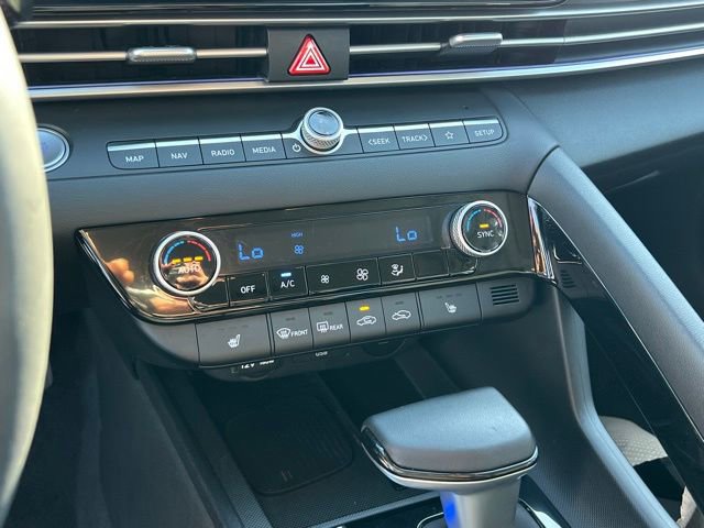 Certified 2025 Hyundai Elantra SEL image 21