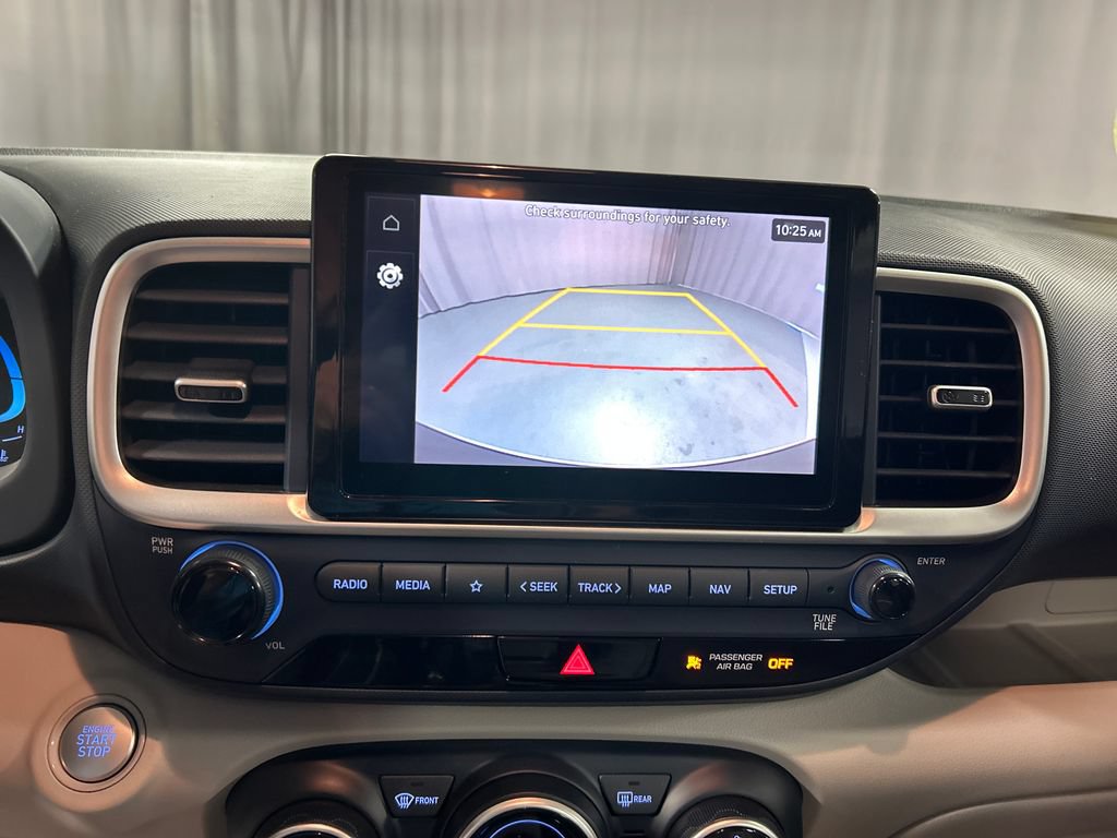 Used 2023 Hyundai Venue Limited FWD image 16