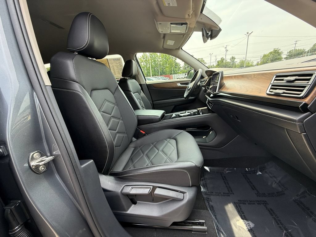 Used 2025 Volkswagen Atlas SE FWD image 25