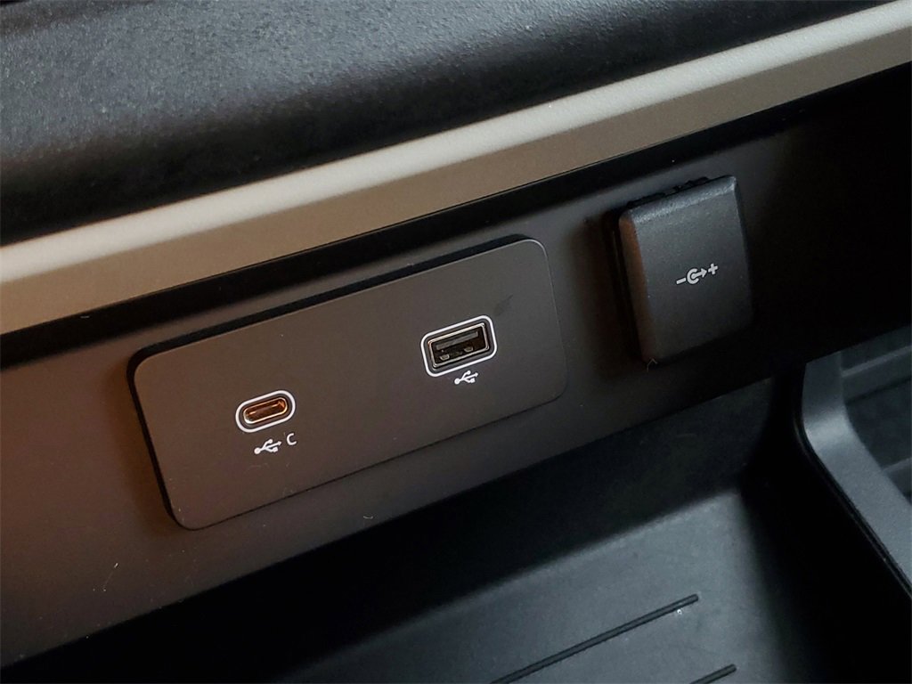 Used 2023 Land Rover Defender 110 S image 26