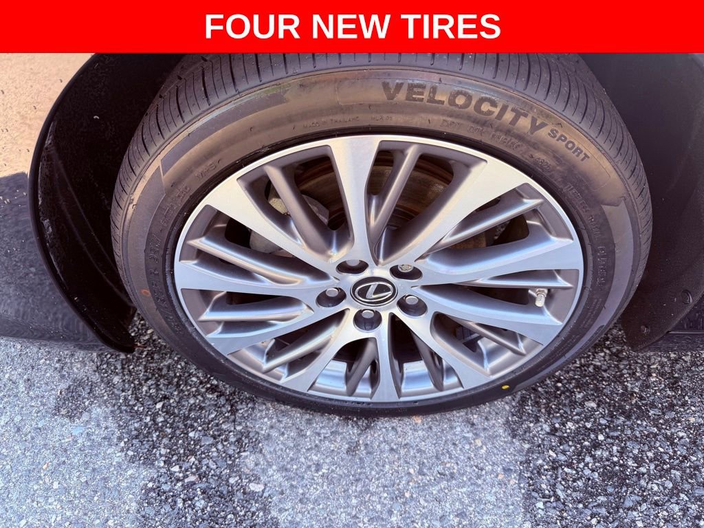 Certified 2020 Lexus ES 300h w/ Premium Package image 4