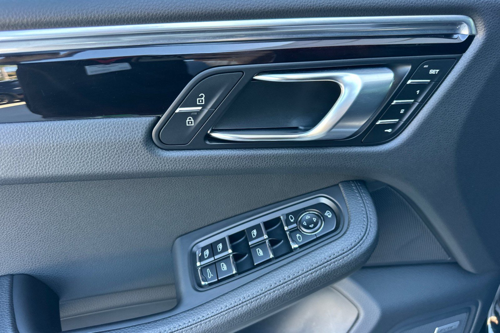 Certified 2023 Porsche Macan S AWD/4WD image 12