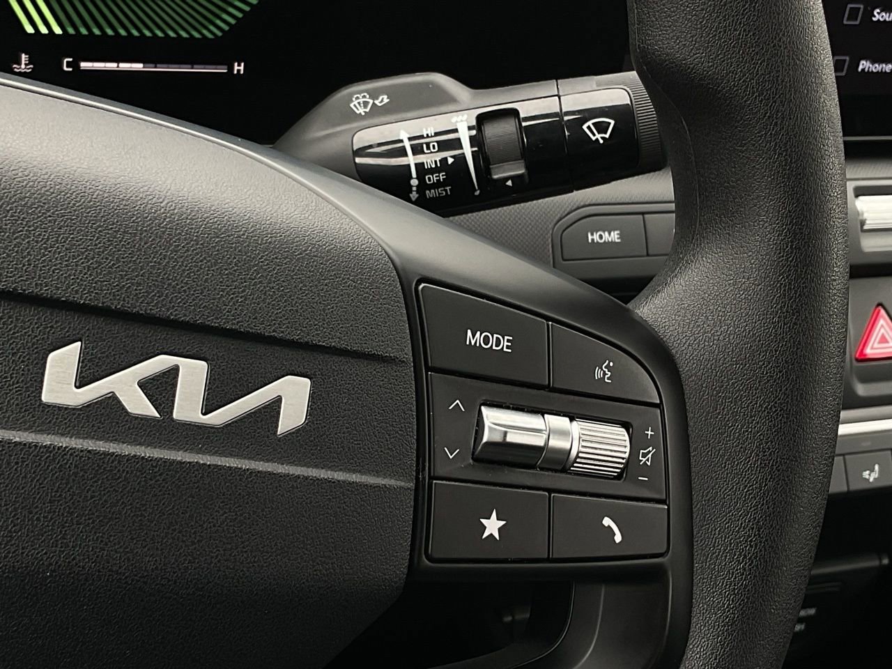 Used 2025 Kia K4 LXS image 23