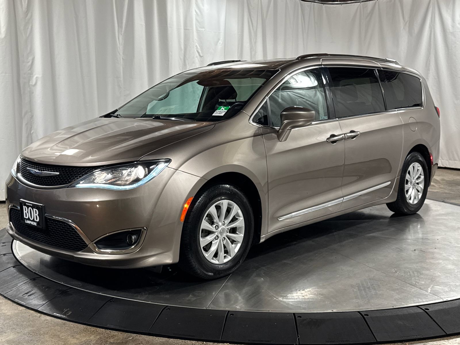 Used 2018 Chrysler Pacifica Touring-L FWD image 1