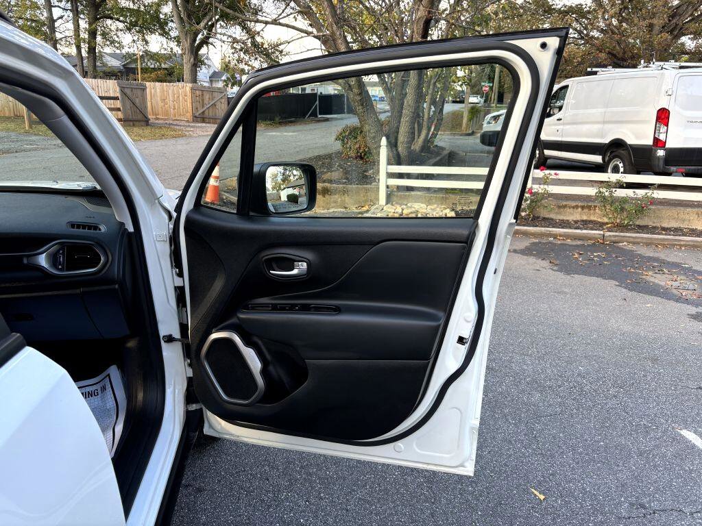 Used 2022 Jeep Renegade Sport w/ Sport Appearance Group image 14