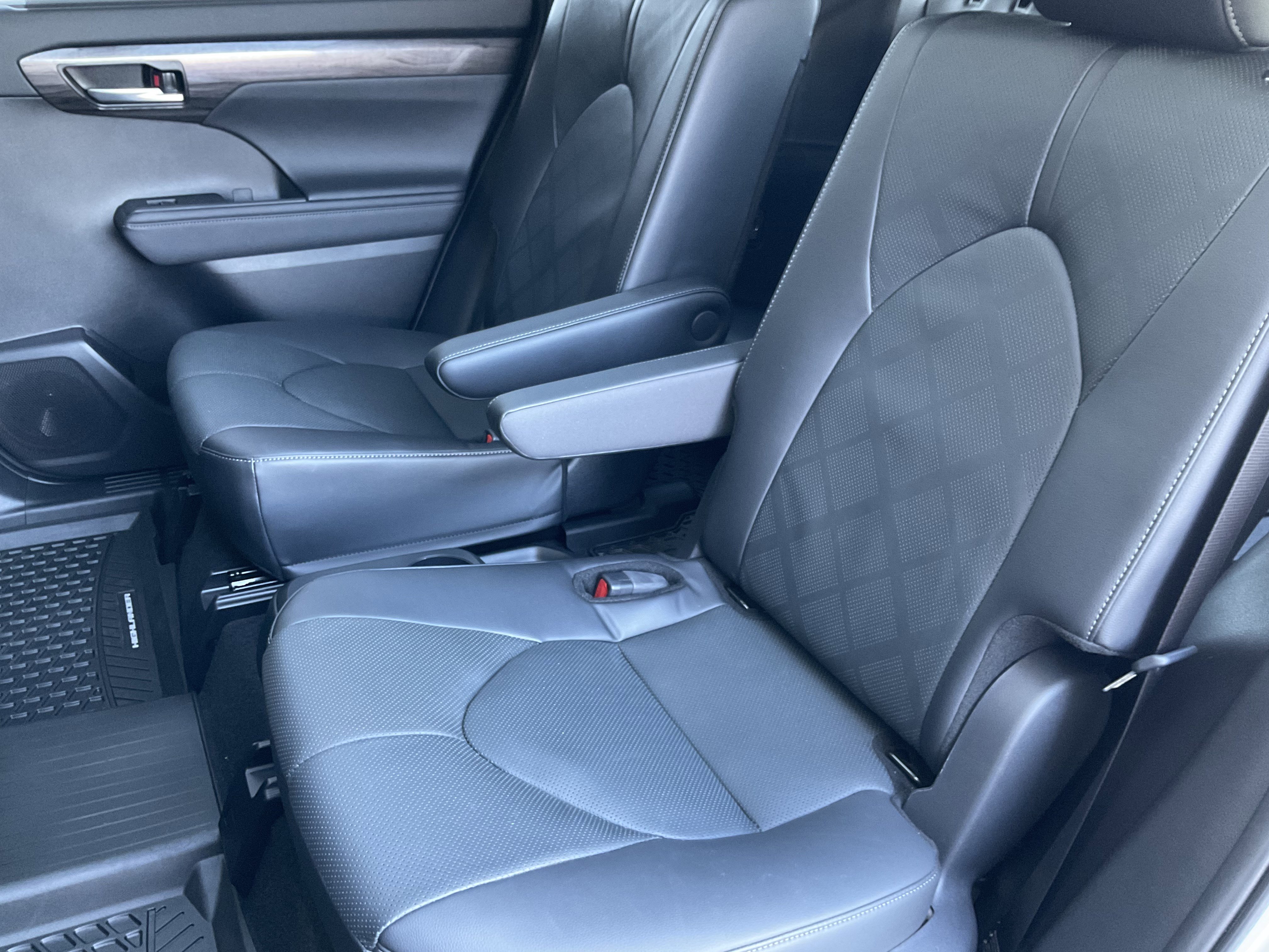 Used 2024 Toyota Highlander Platinum image 43