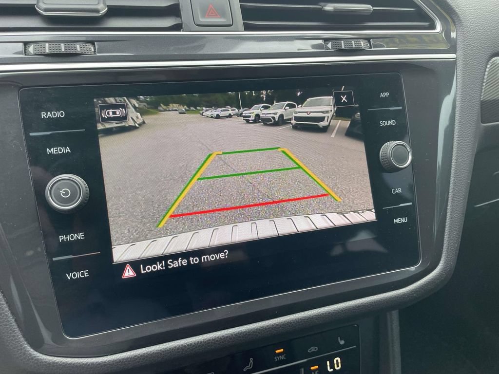 Certified 2024 Volkswagen Tiguan SE R-Line FWD image 27