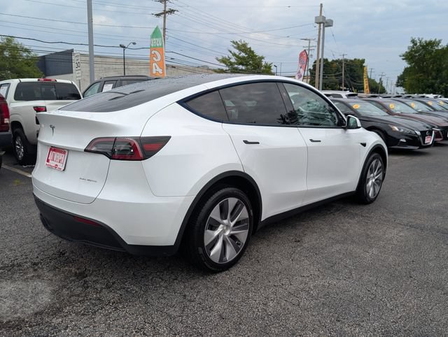 Used 2024 Tesla Model Y Long Range AWD/4WD image 3