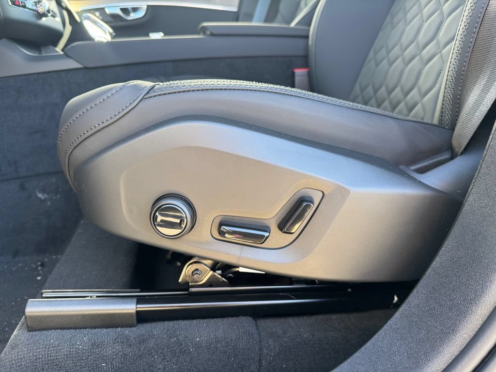 New 2026 Volvo XC90 B6 Plus w/ Protection Package Premier AWD/4WD image 10
