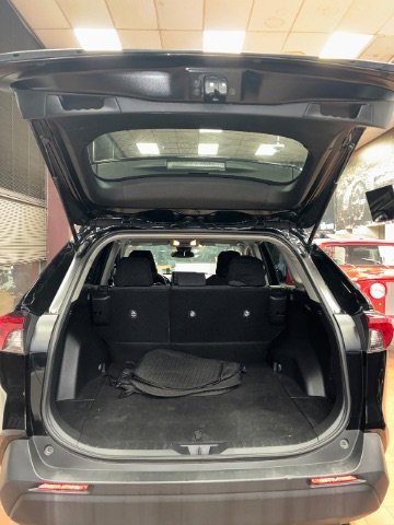 Used 2019 Toyota RAV4 LE image 13