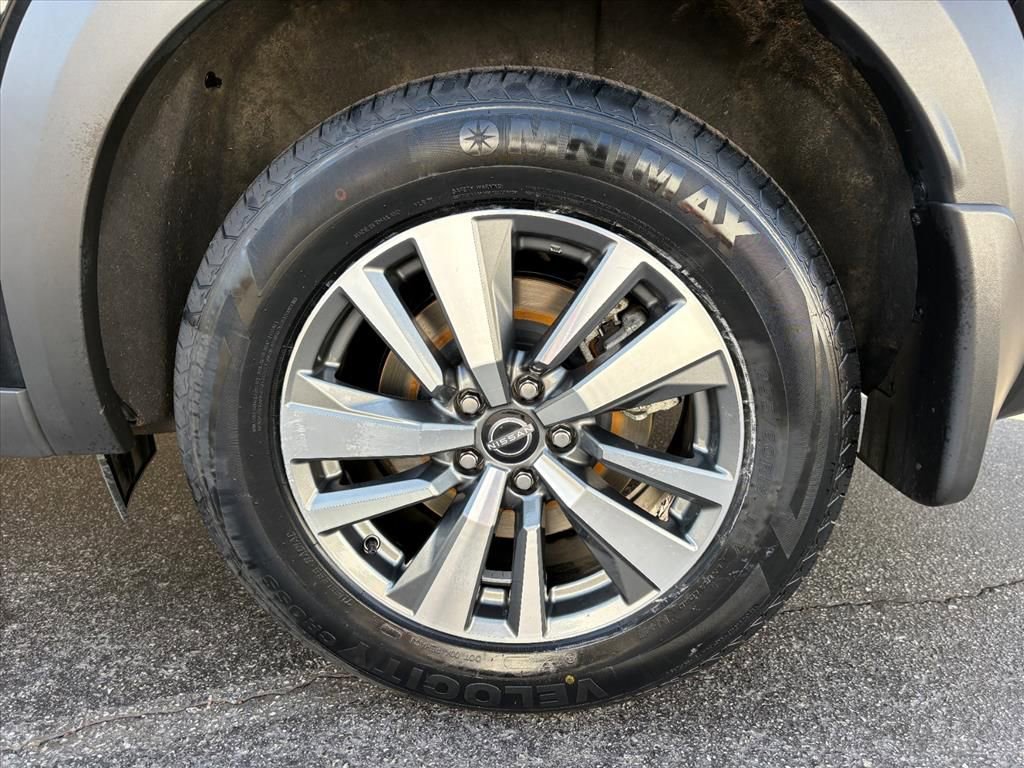 Certified 2025 Nissan Pathfinder SL image 27