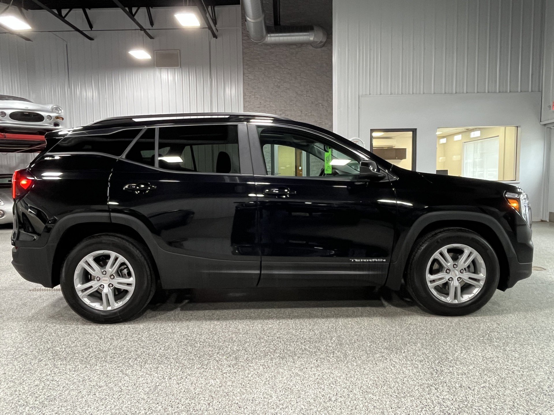 Certified 2023 GMC Terrain SLE w/ Driver Convenience Package image 5