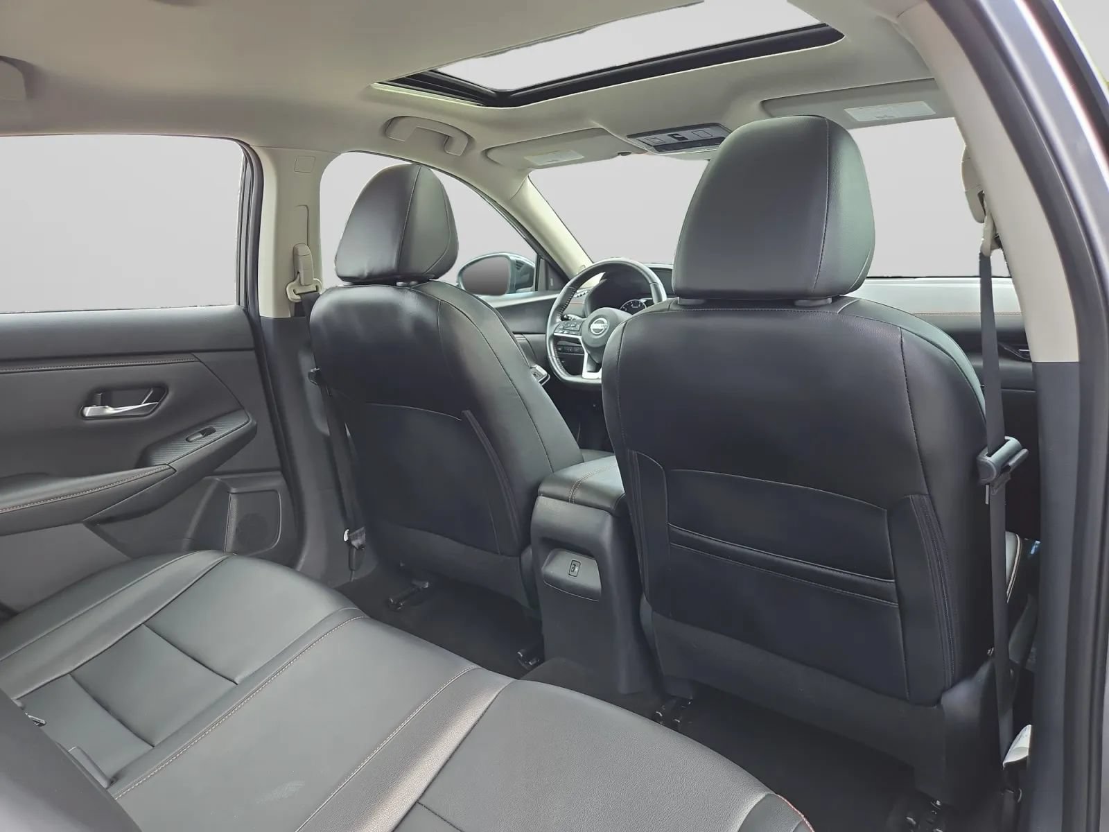 Used 2023 Nissan Sentra SR w/ SR Premium Package FWD image 30