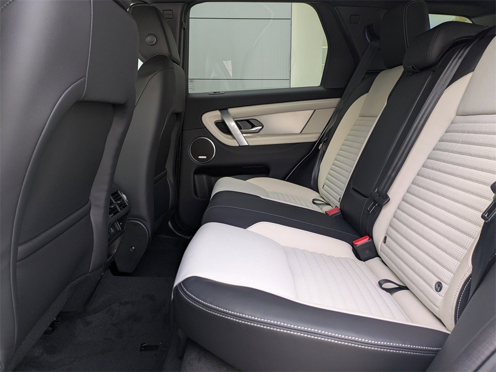 New 2025 Land Rover Discovery Sport Dynamic SE image 15