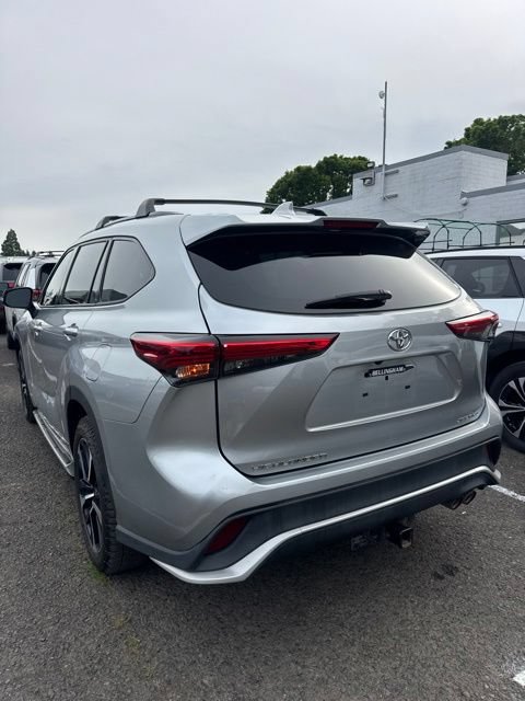 Certified 2021 Toyota Highlander XSE AWD/4WD image 3
