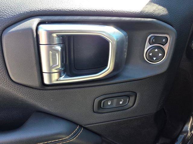 Used 2025 Jeep Wrangler Unlimited Sahara AWD/4WD image 32