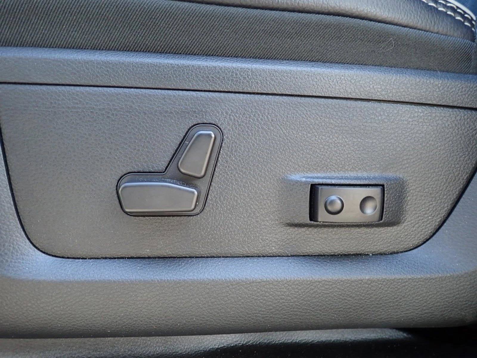 Used 2025 RAM 2500 Laramie AWD/4WD image 11