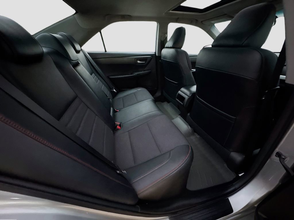 Used 2016 Toyota Camry SE w/ Moonroof Package FWD image 30