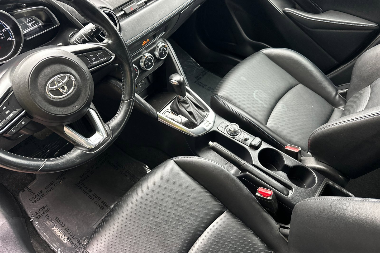 Used 2020 Toyota Yaris XLE image 7