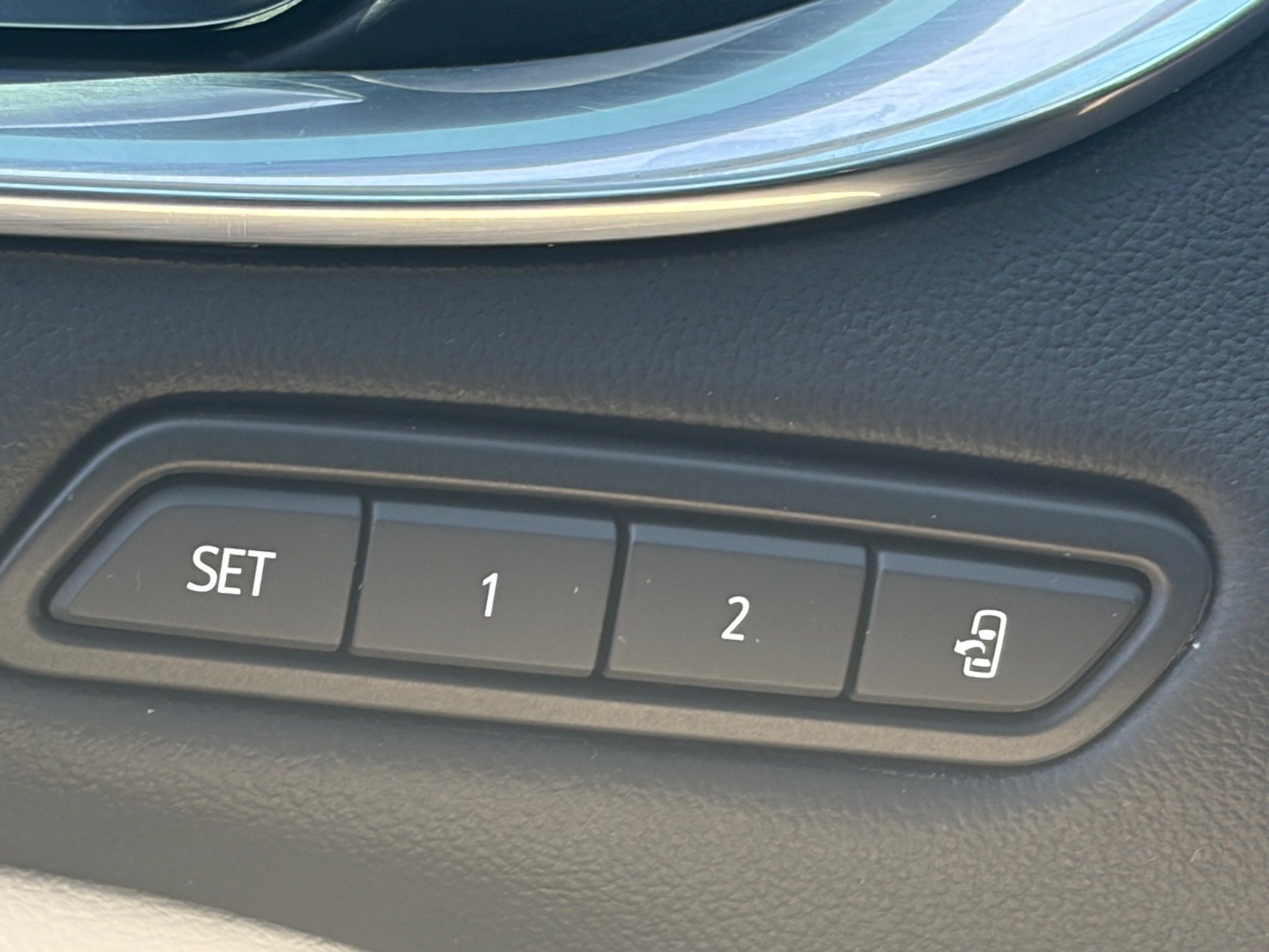 Used 2023 Buick Enclave Avenir w/ Avenir Technology Package FWD image 15