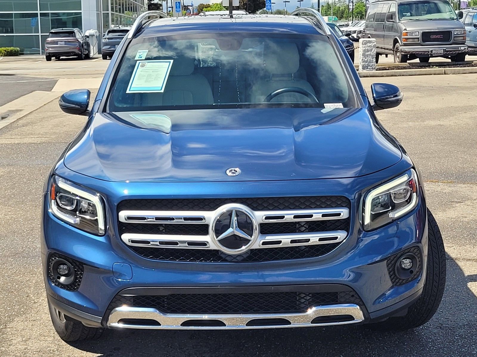 Used 2021 Mercedes-Benz GLB 250 4MATIC image 2
