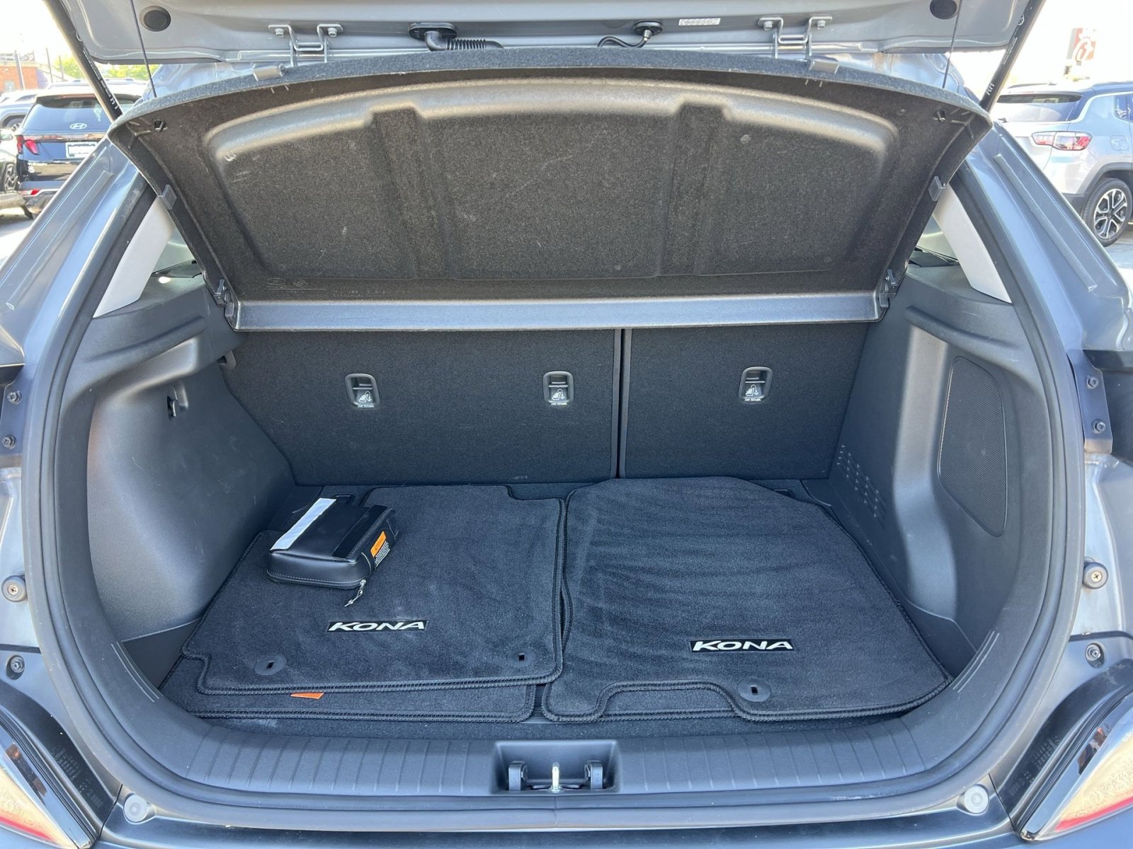 Used 2023 Hyundai Kona Limited AWD/4WD image 34