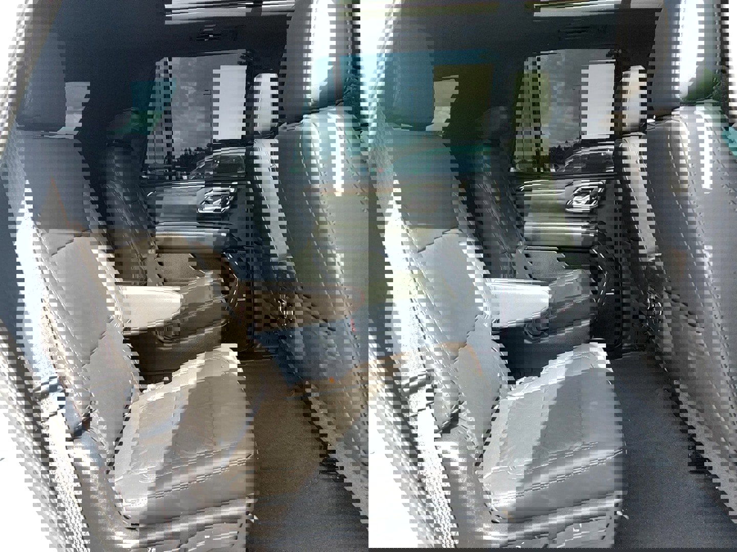 Used 2021 Chevrolet Tahoe Z71 w/ Z71 Signature Package image 26