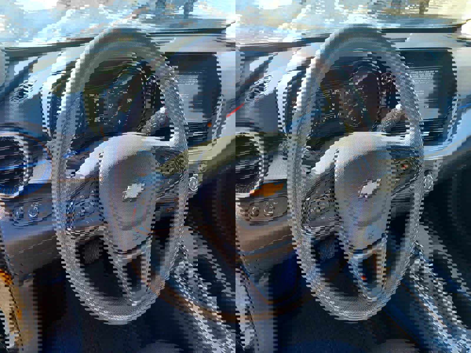 Used 2024 Chevrolet Trax LS w/ LS Convenience Package image 9