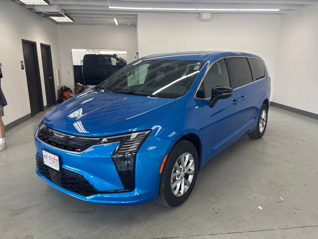 New 2027 Chrysler Pacifica Select AWD/4WD image 3